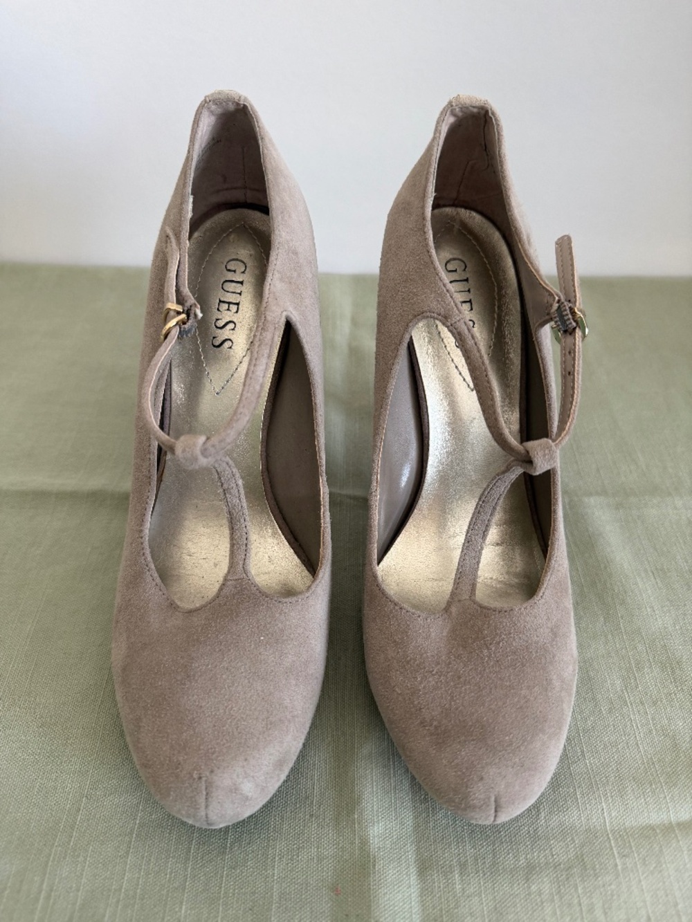 Guess Suede T-Strap Size 9M 5" Stiletto taupe/mushroom beige pumps